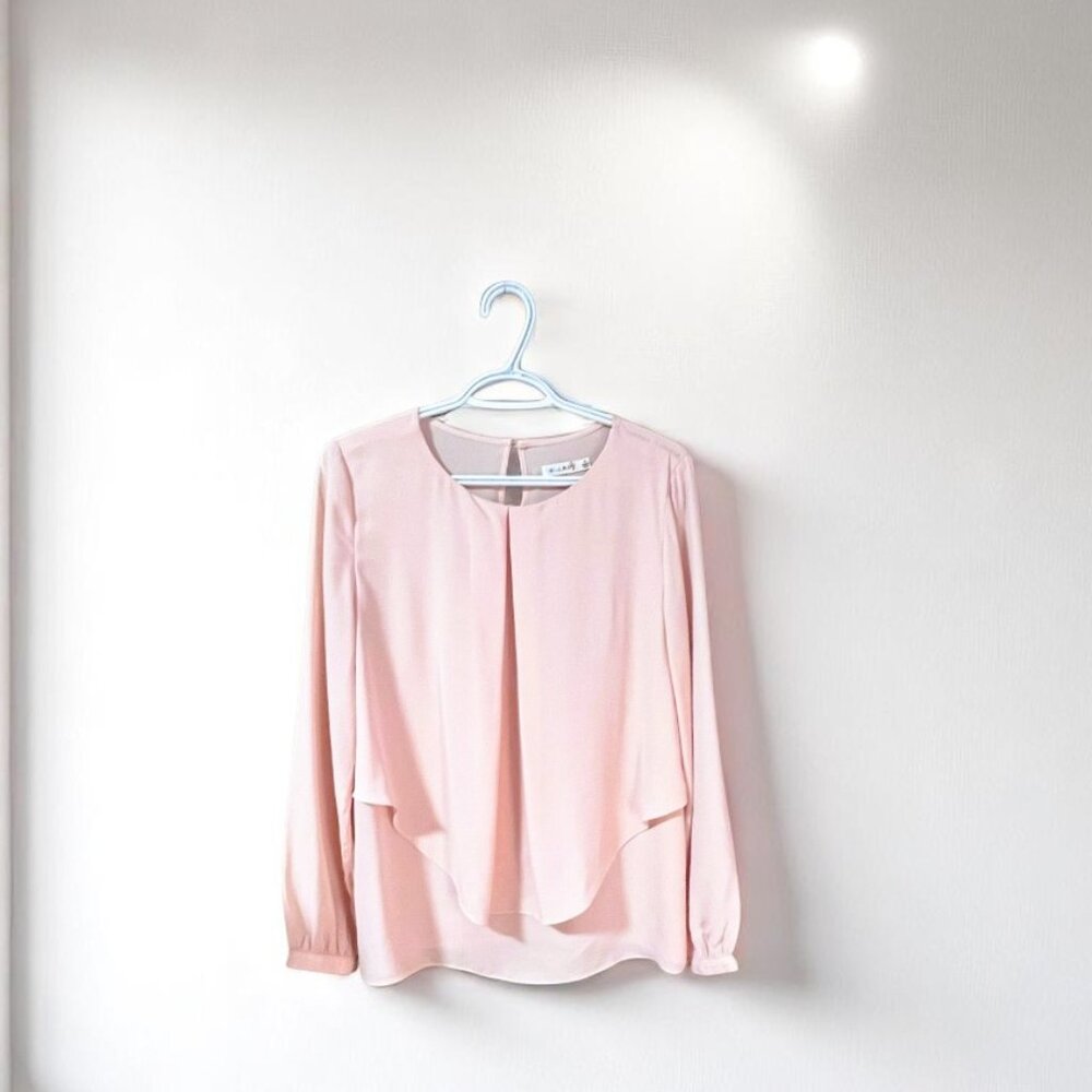 *CLEARANCE* Romantic delicate layered blush coloured blouse Sz M VGUC